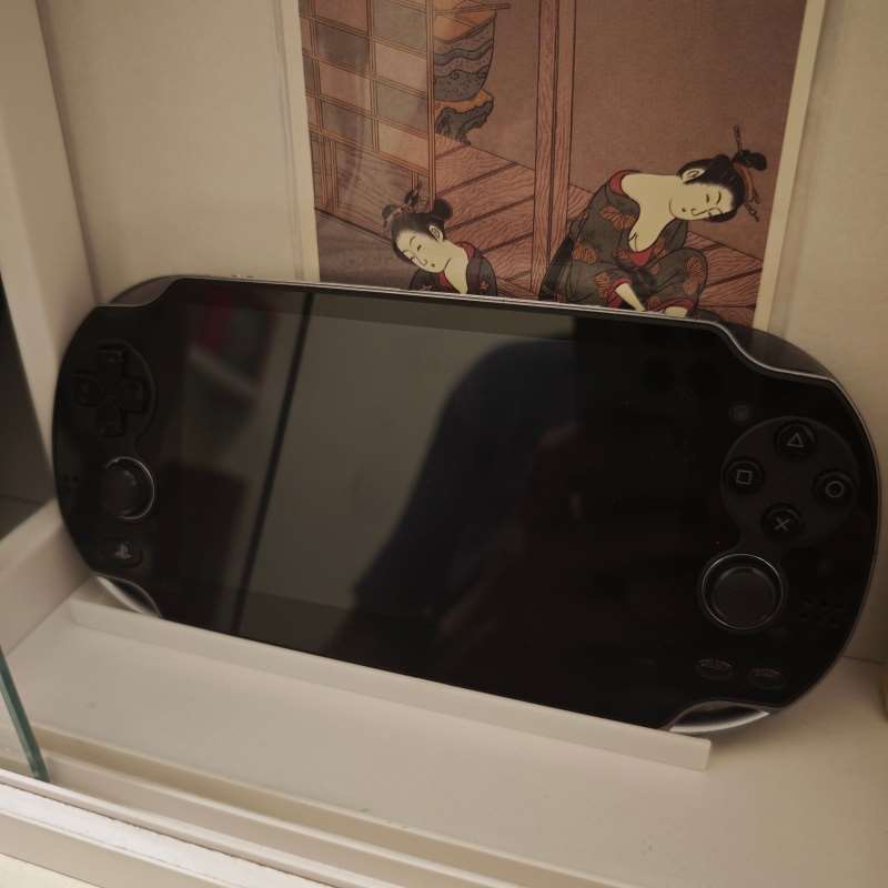 حامل وحدة تحكم الألعاب المحمول - مراجعة Gaming Console Holder وسعره